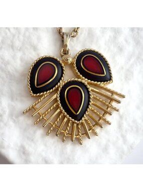 Sarah Coventry Designer Dynasty Art Deco Circa 1973 Gold T Vintage Necklace